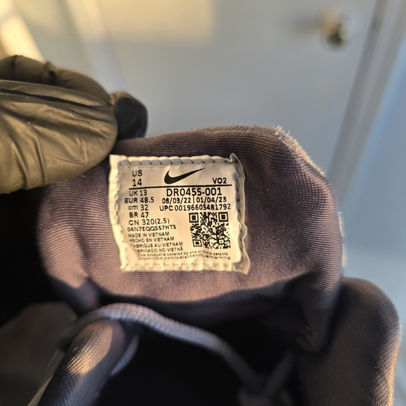 Nike Men's Gray Sneakers - Picture 8 of 8